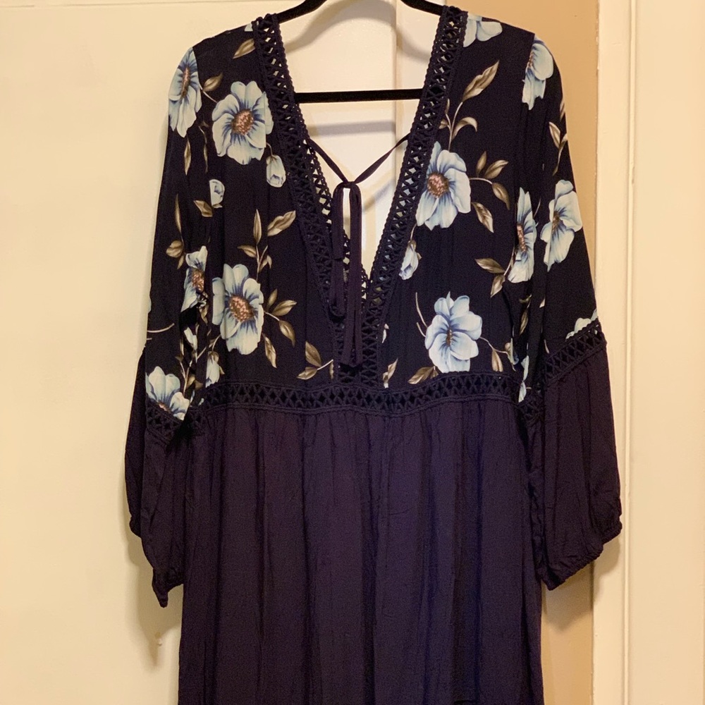 Women’s Dress - Picture 6 of 8
